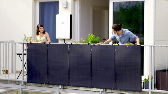 Balkonkraftwerk Test - die besten Stecker Solaranlagen für den Balkon