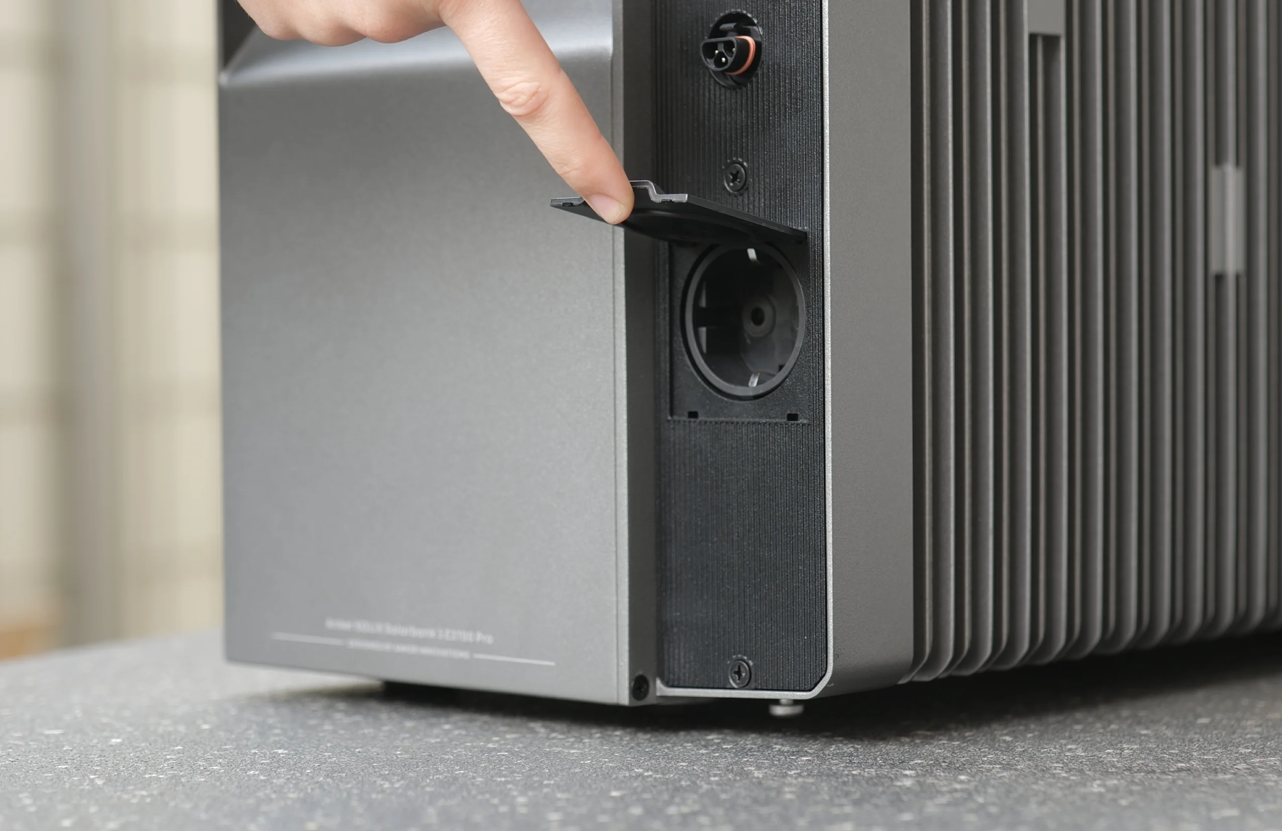 Integrierte Notstromsteckdose AC-Outlet bei der Solarbank 3 Pro