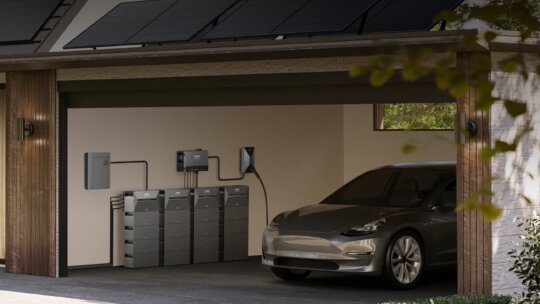 Anker Solix PowerDock für Solarbank 3 Pro mit Wallbox