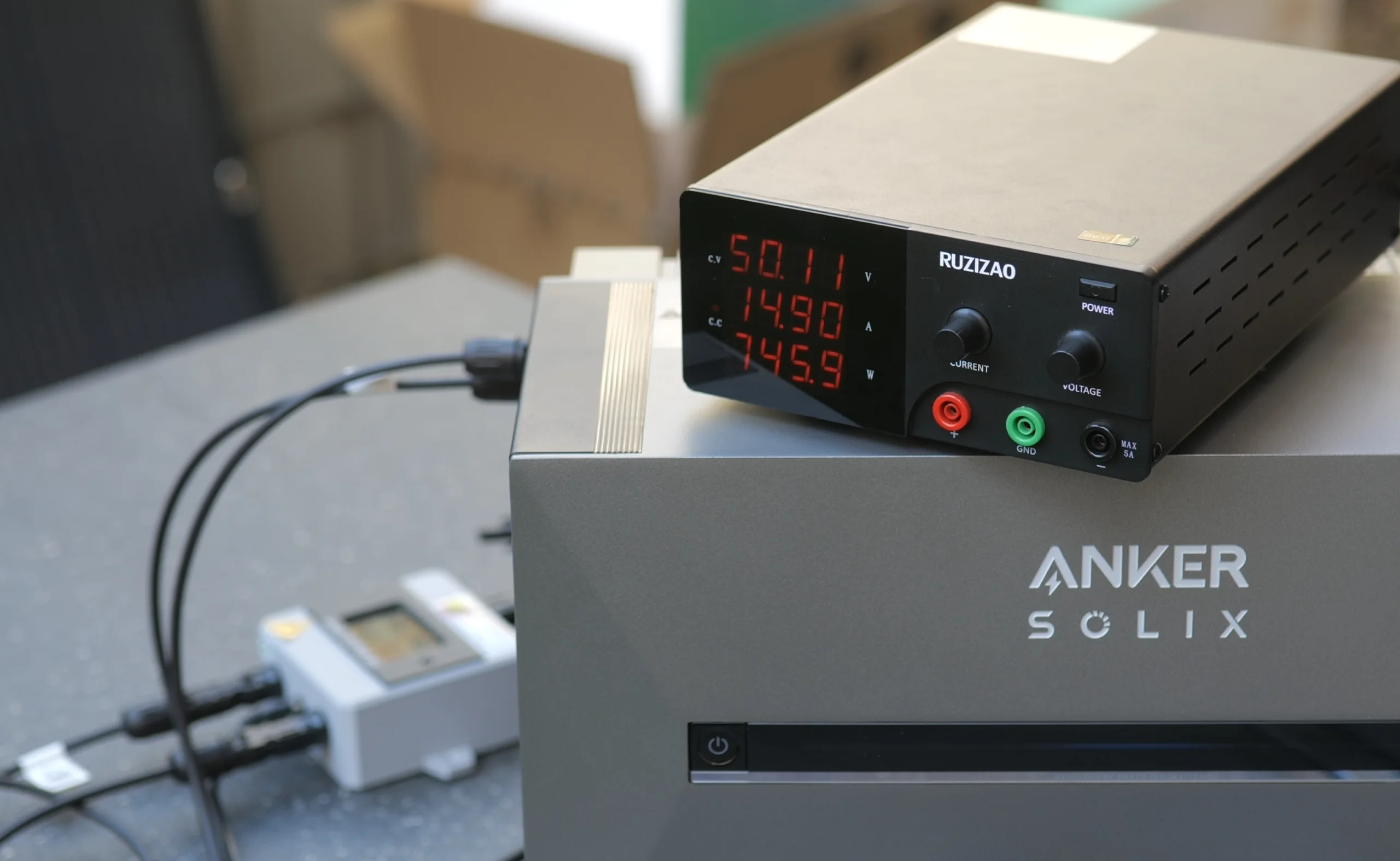 Messung der Effizienz mit Labornetzteil und DC Wattmeter Energiemessgerät