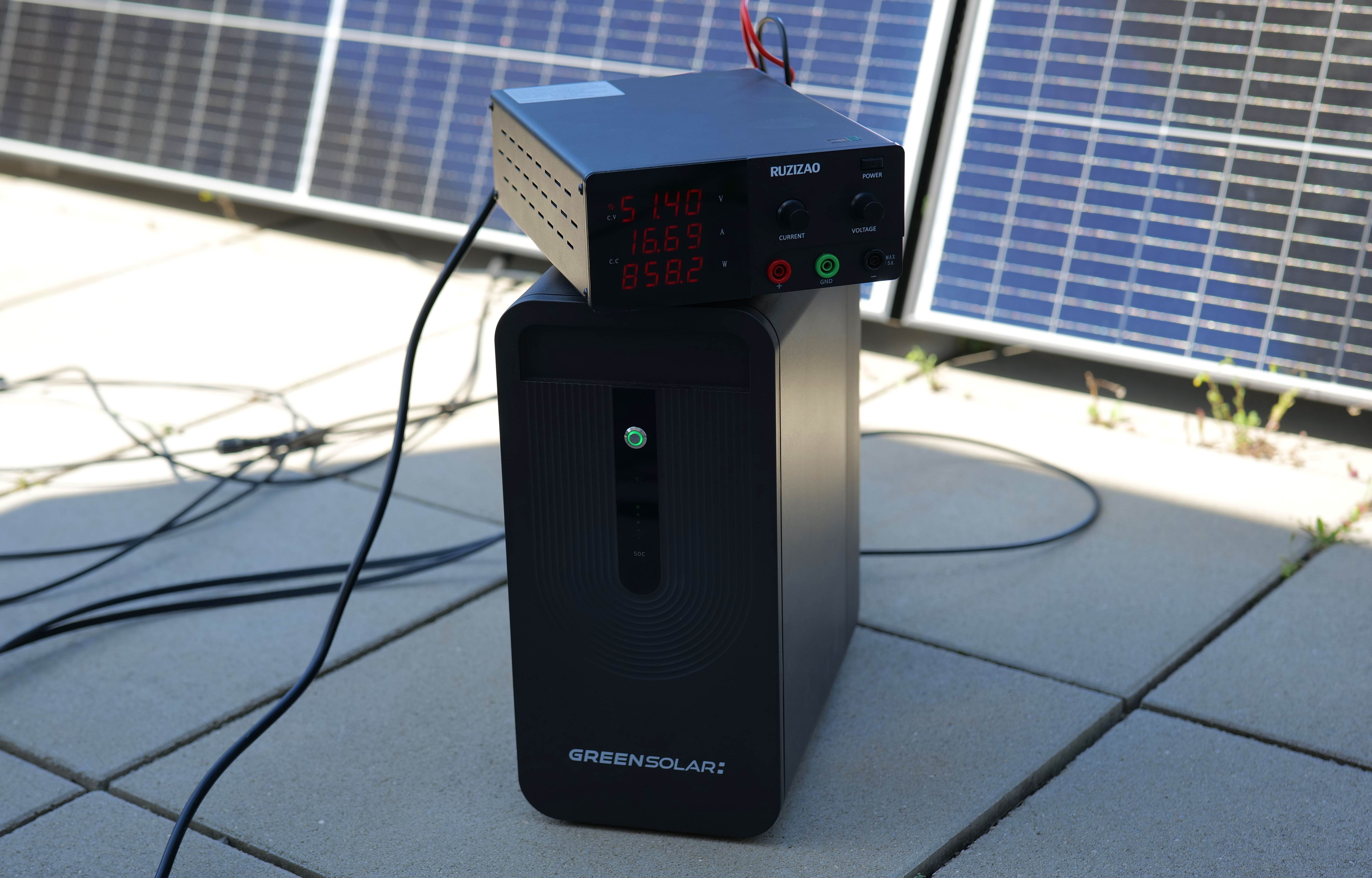 Test der Leistung am Labornetzteil: Simulation der Solarmodule mit Gleichstrom