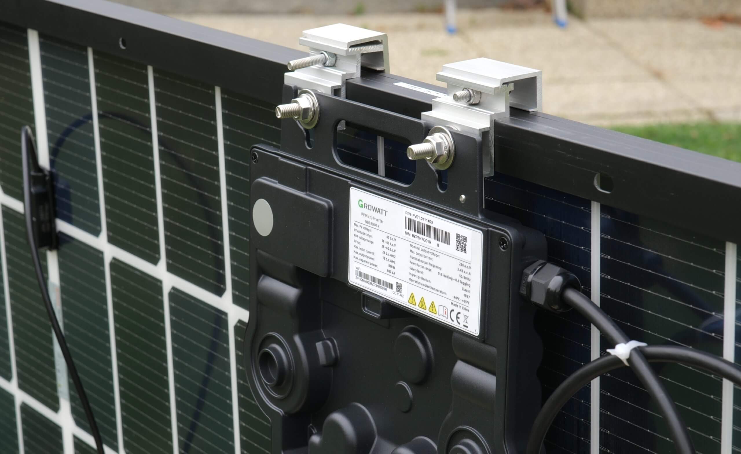 Solakon onBasic Balkonkraftwerk: Growatt NEO 800M-X Wechselrichter