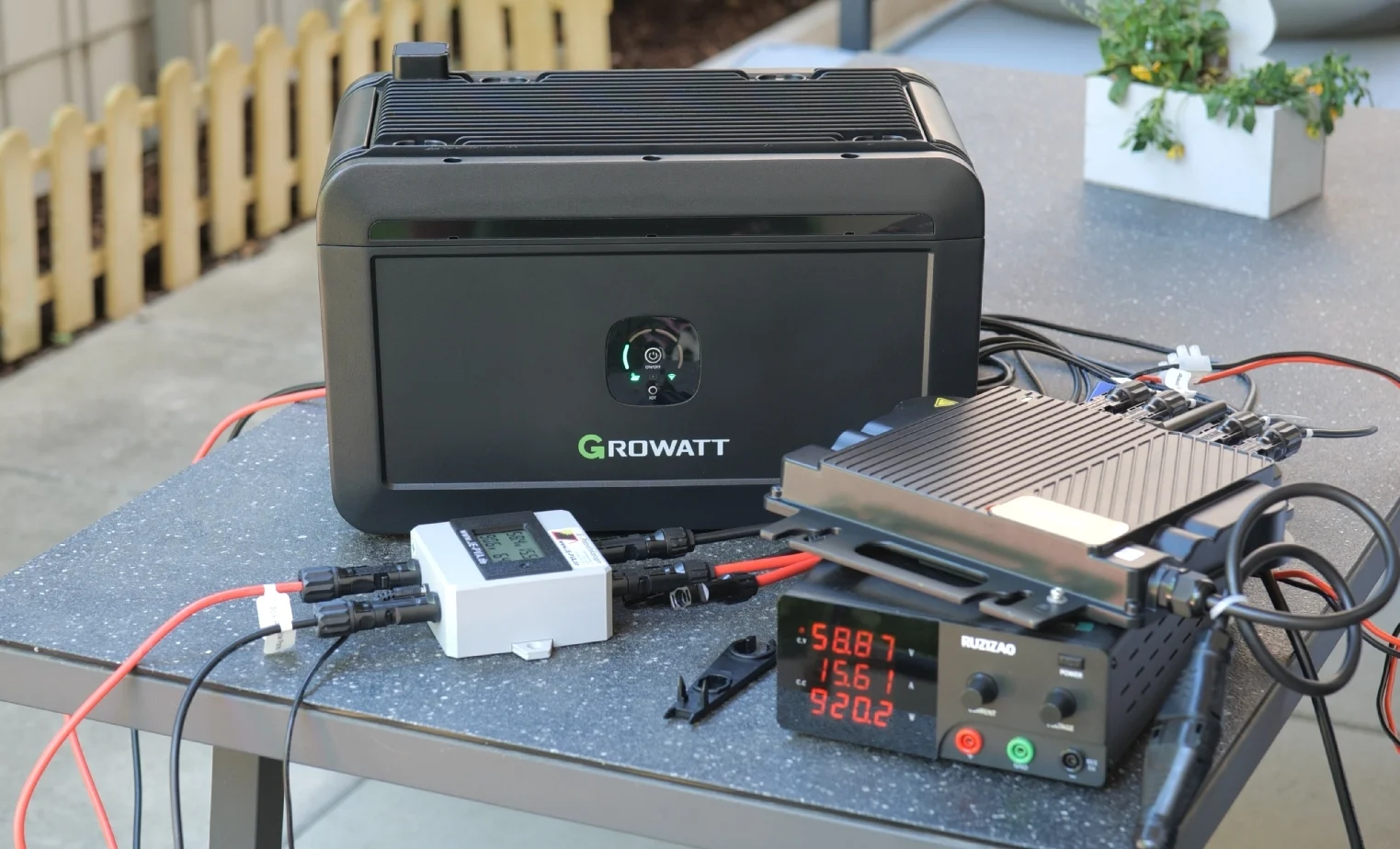 Growatt Noah 2000: Test am Labornetzteil Effizienz & Kapazität
