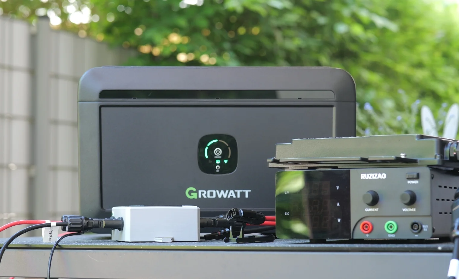 Growatt Noah 2000 im Test: Balkonkraftwerk Speicher mit 2kWh Akku Kapazität
