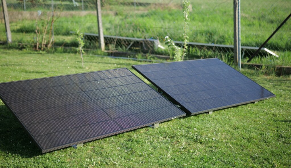 Kleines Kraftwerk Flachdach Duo mit 900 Watt