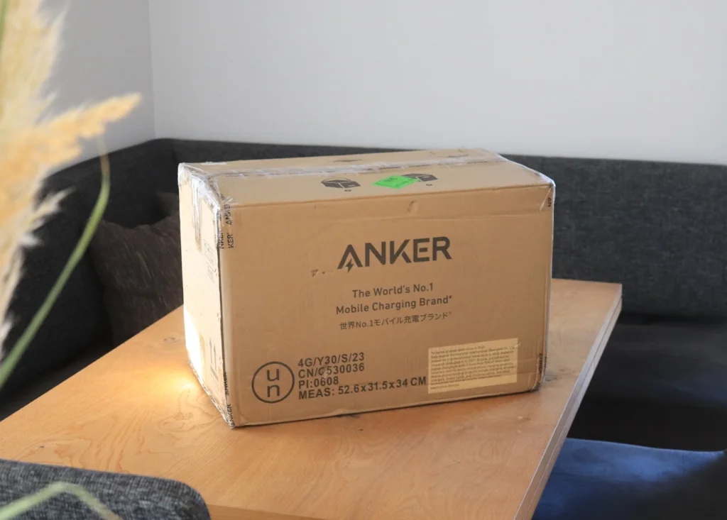 Paket Lieferung Anker Solix Solarbank