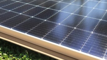 LONGi Solarmodul beim Priwatt priFlat Duo XL Balkonkraftwerk