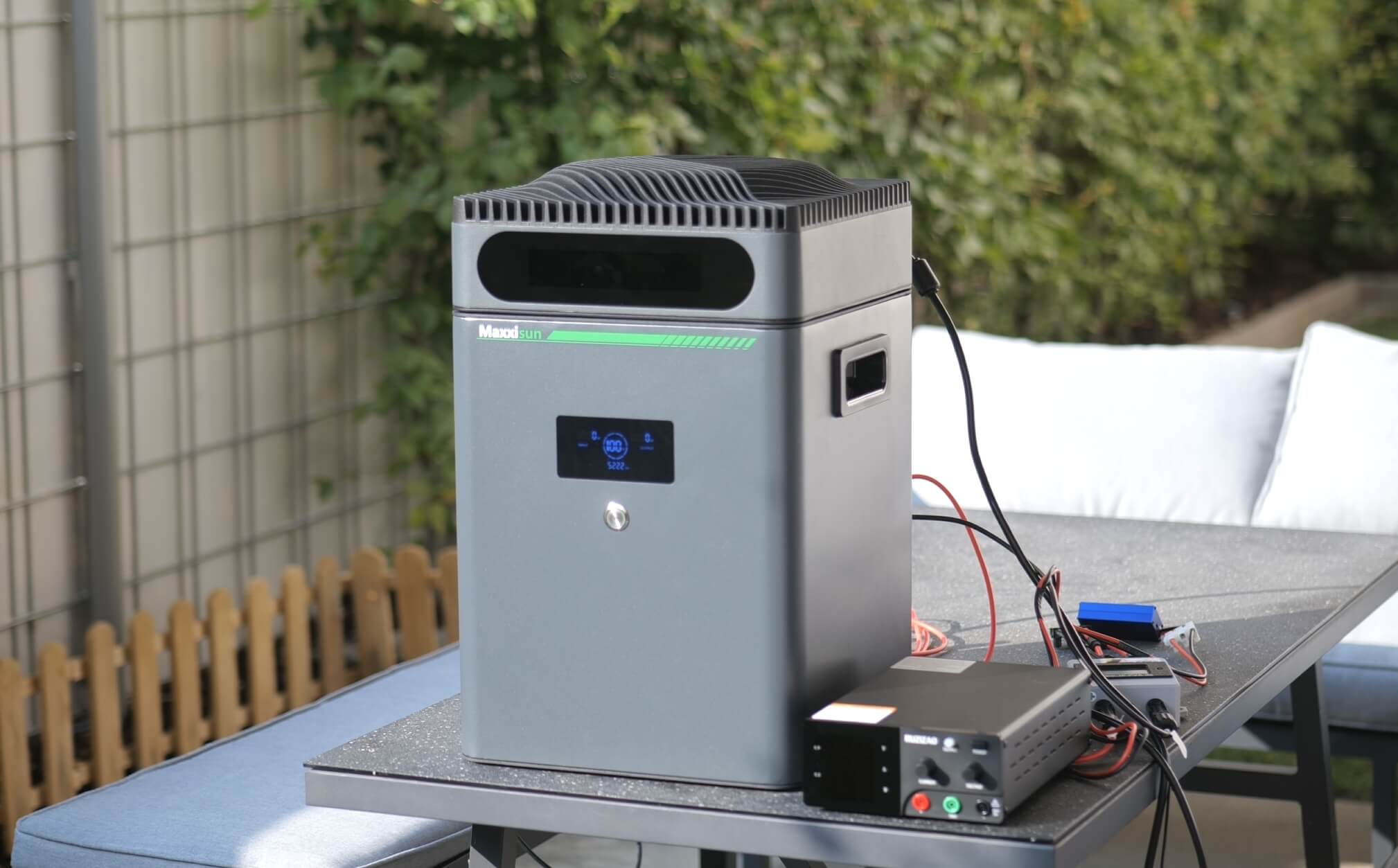 Maxxicharge 5.0 Speicher im Wirkungsgrad-Test am Labornetzteil
