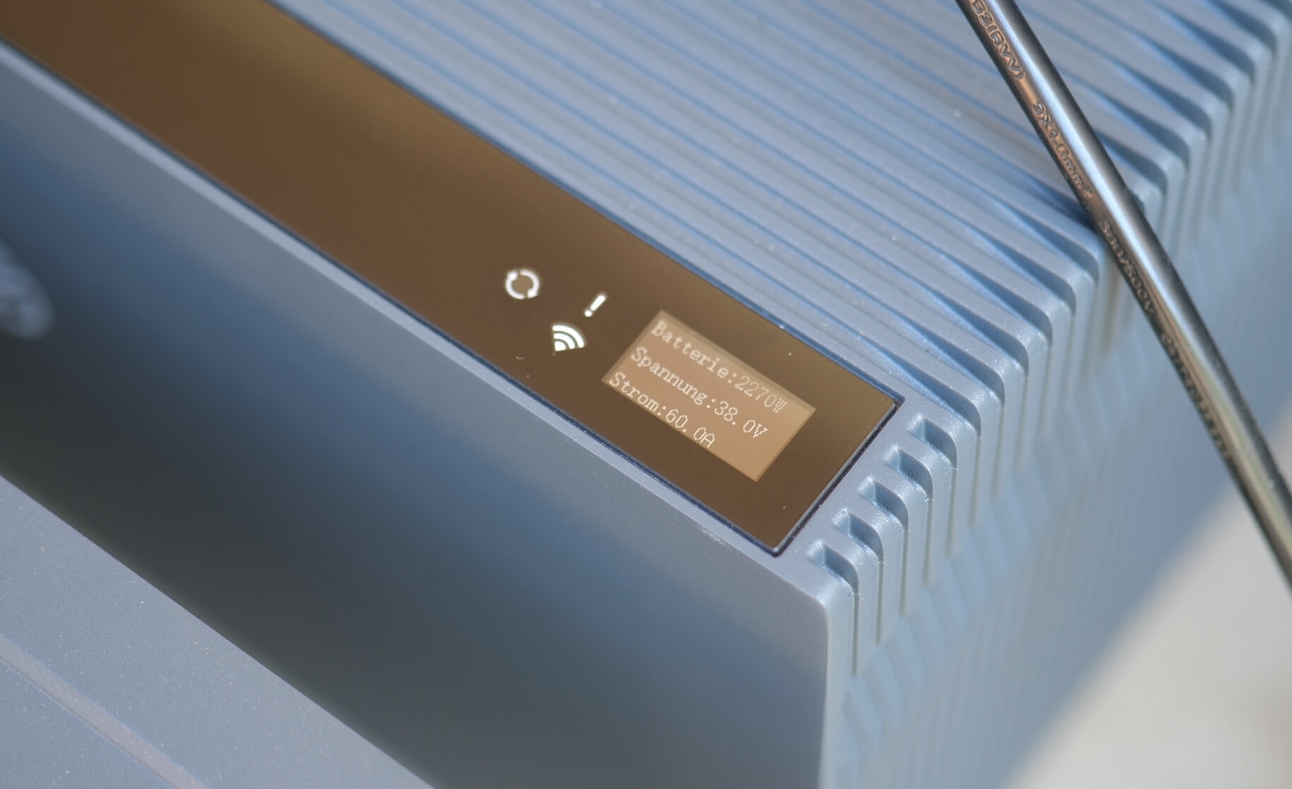 Solakon Speicher: Integriertes LED Display für Echtzeit Daten