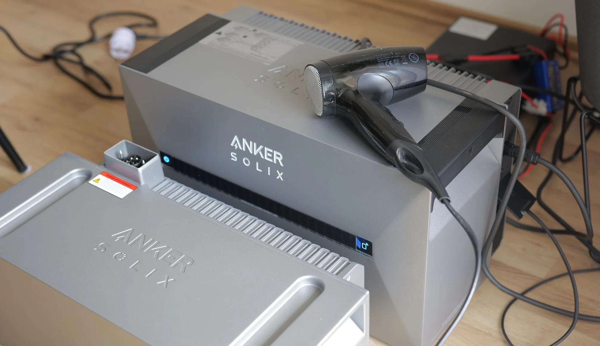 Off-Grid Steckdose mit 1200 Watt AC-Leistung bei der Anker Solarbank 3 Pro