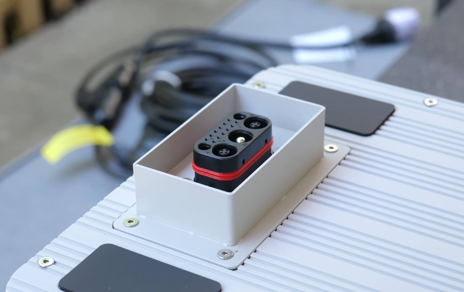 Sunlit B215 Erweiterungsbatterie: Per Stecksystem verbinden