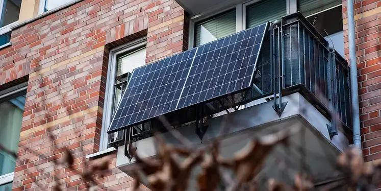 VDE will die maximal erlaubte Solarmodul Leistung für Balkonkraftwerke auf 960W statt 2000W begrenzen
