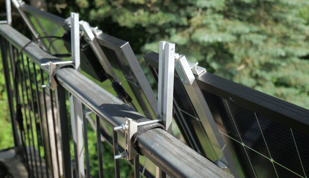 Yuma Balcony 900+ Bifazial: Balkon Solaranlage mit winkelverstellbarer Halterung