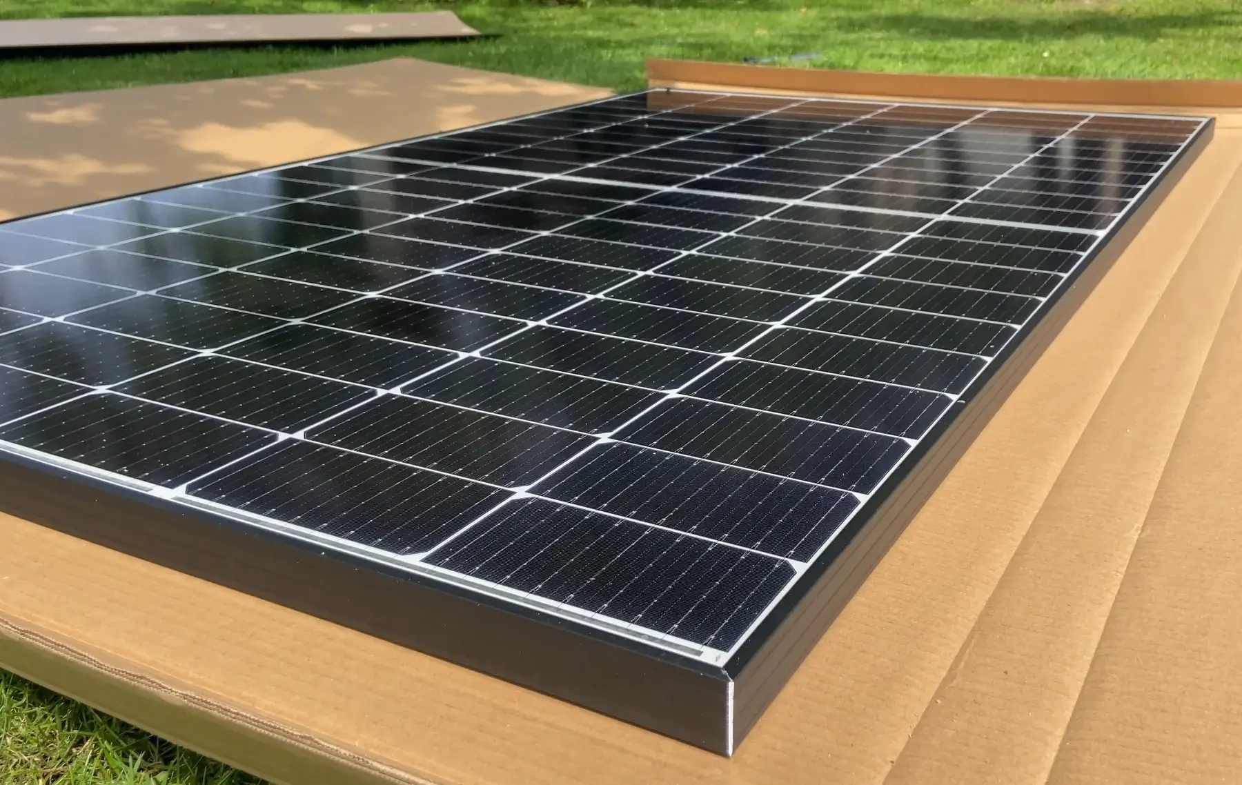Die Solarmodule beim Yuma Flat 800 weisen eine exzellente Verarbeitung auf