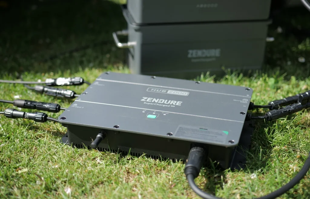 Testsieger Balkonkraftwerk Speicher: Zendure SolarFlow mit Hub 2000 und AB2000 Batterie im Test